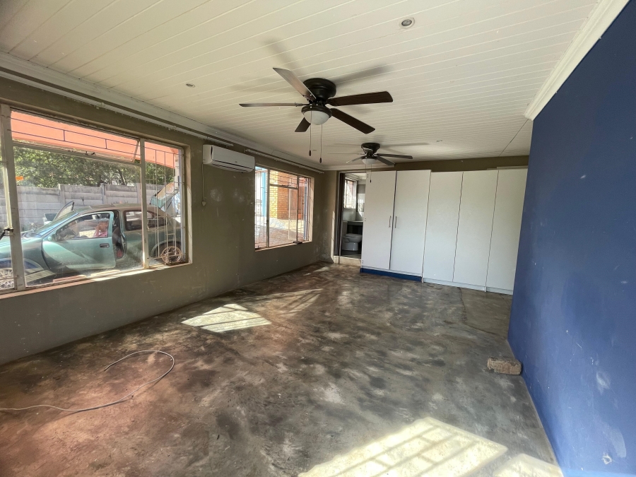 6 Bedroom Property for Sale in Ifafi North West